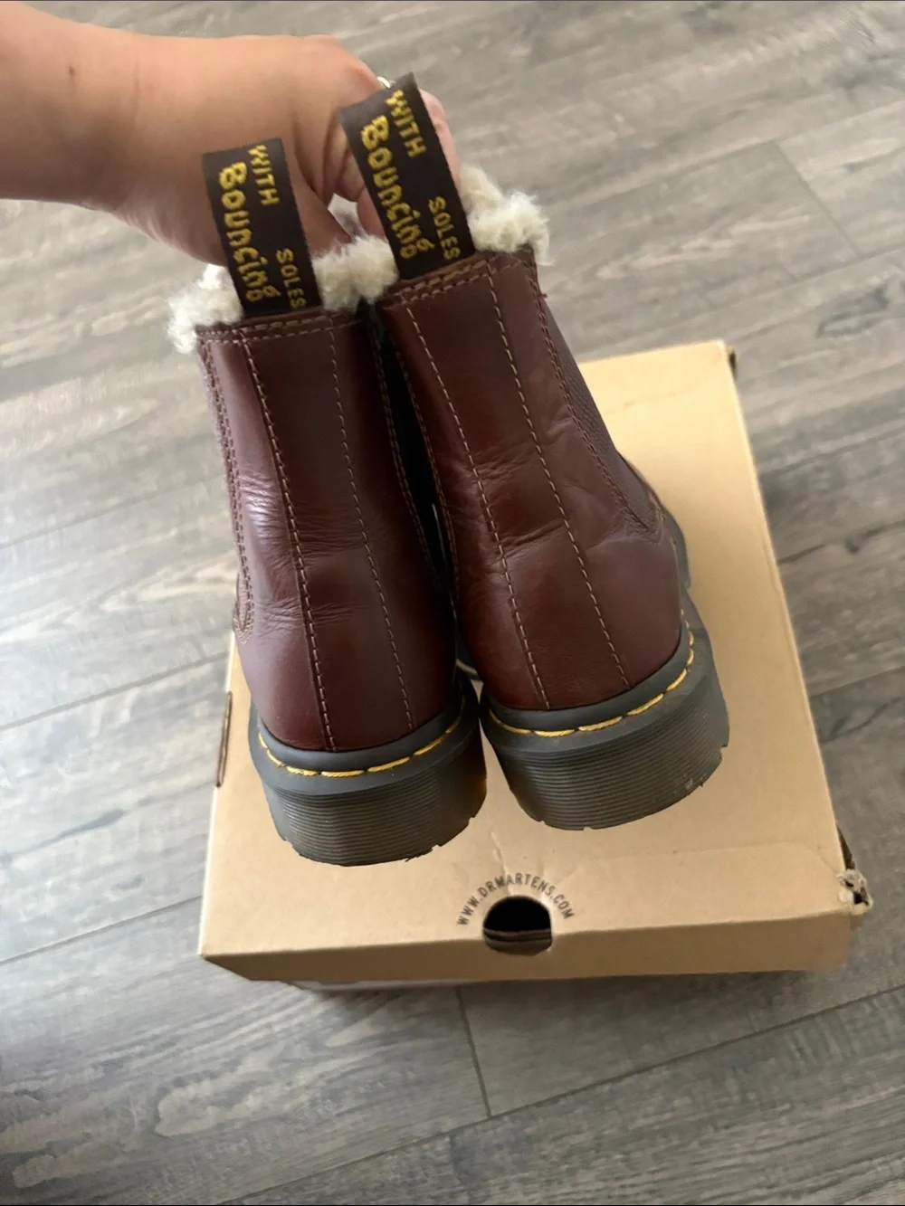 🍁🍂Dr. Martens Brown Faux-Fur Chelsea Ankle Boots🍂🍁